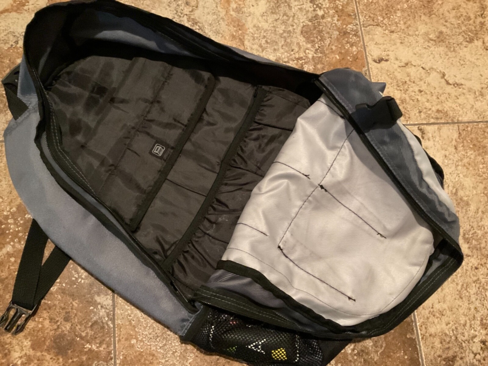 MAUI & SONS BACKPACK LAPTOP PADDED STORAGE PREOWNED