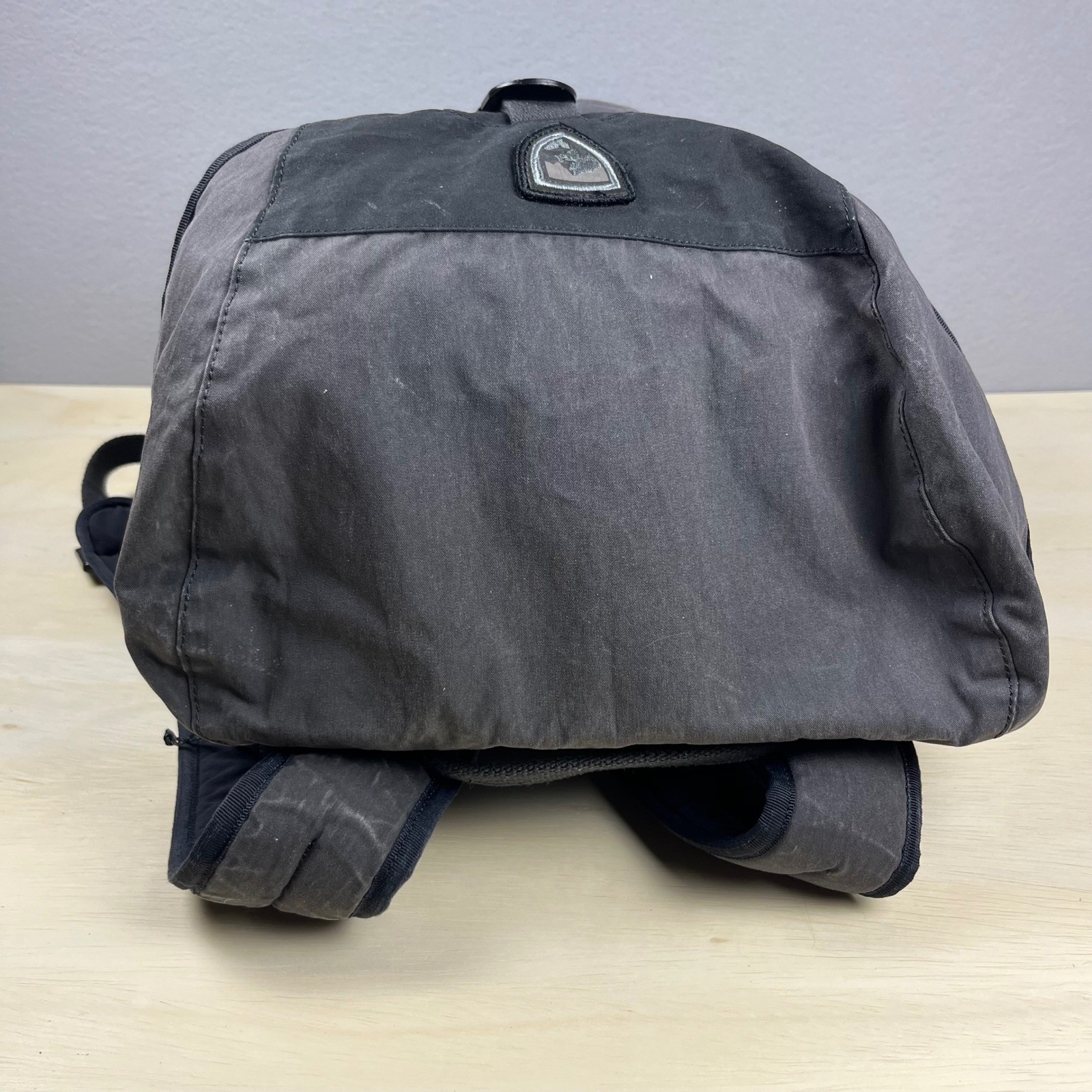 Kuhl Eskape 25L Backpack Charcoal Waxed Canvas Laptop Bag Outdoor Rucksack