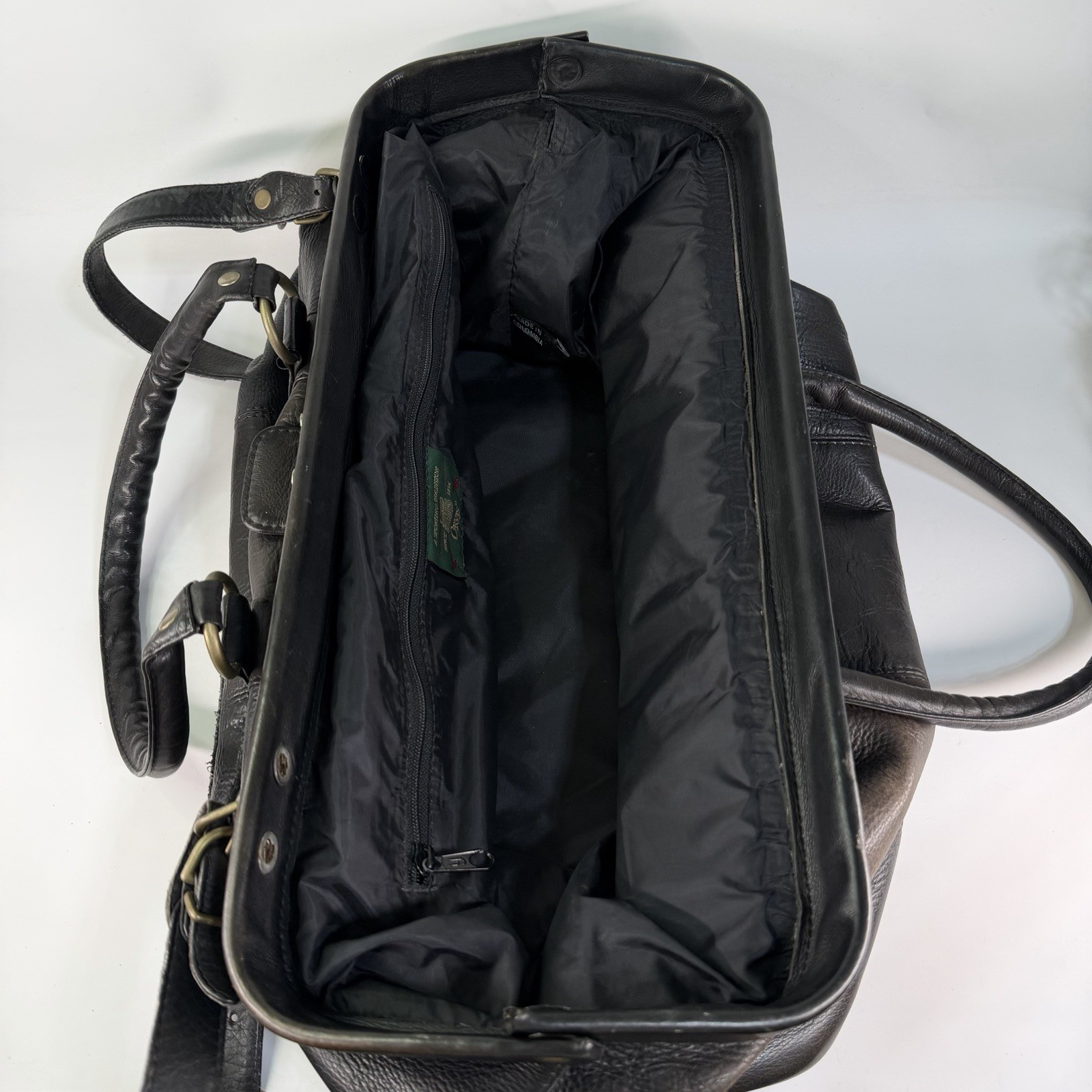 Vintage Orvis Leather Duffle Bag Weekender Crossbody Doctor Travel Carry On RARE