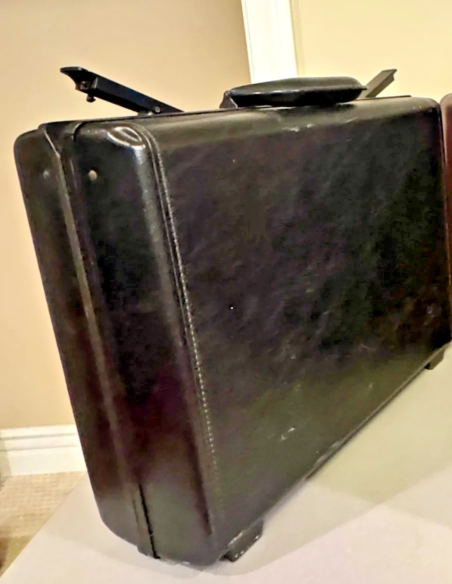 Vintage 1993 Samsonite Quantum Classic Hard-Shell Briefcase Attache