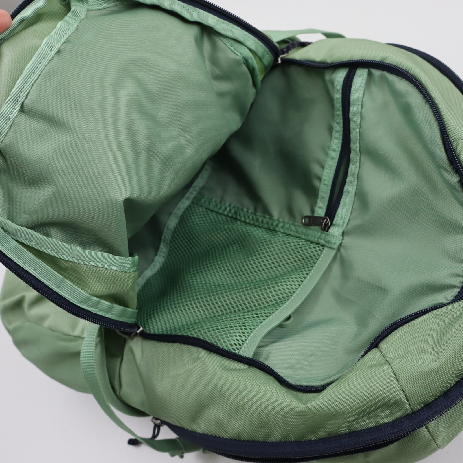 Patagonia Refugio 26L Womens Backpack Green Laptop Bag Daypack Hiking School